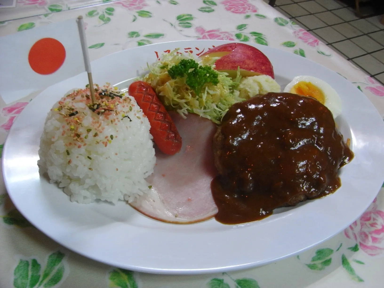旗の立ったお子様ランチ